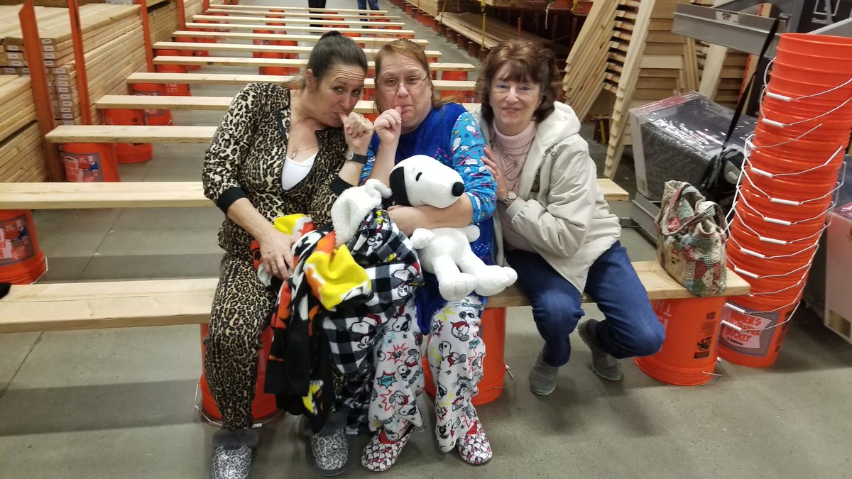 jenn25pr's tweet photo. New hires cheer, games and more. What a great day at the Ranch! Success sharing 2018 https://t.co/nMxVBAQ8VQ