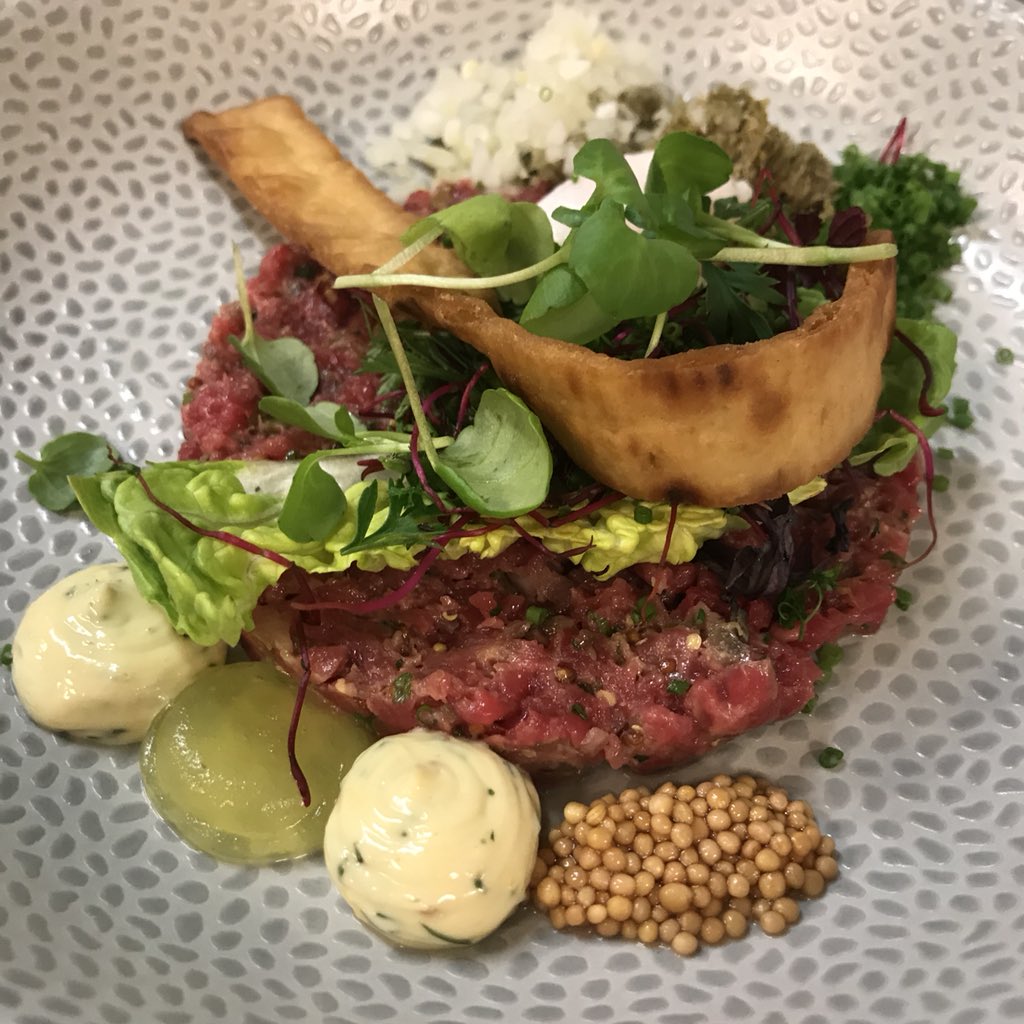 Deze aankomende week ons weekgerecht; steak tartaar met little gem, zoet zure groenten, Zweeds tunn brood en dille mayonaise.
Proberen? Reserveer dan nu!
chefaandewerf.nl