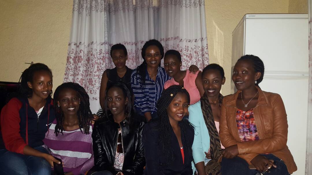 InyundoF's tweet photo. Umuryango Inyundo, kuganira, gusabana ni ibikorwa twashyize imbere ariko umuco wo gufatana mumugongo tuwumva vuba kuko turi umwe @raissa_julie  ni umugisha kukugira turagukunda. Bashiki bacu basaza banyu turabakunda kandi urukundo mutugaragariza turabashimira @GAERGRwanda #love https://t.co/qImaMEi4BE