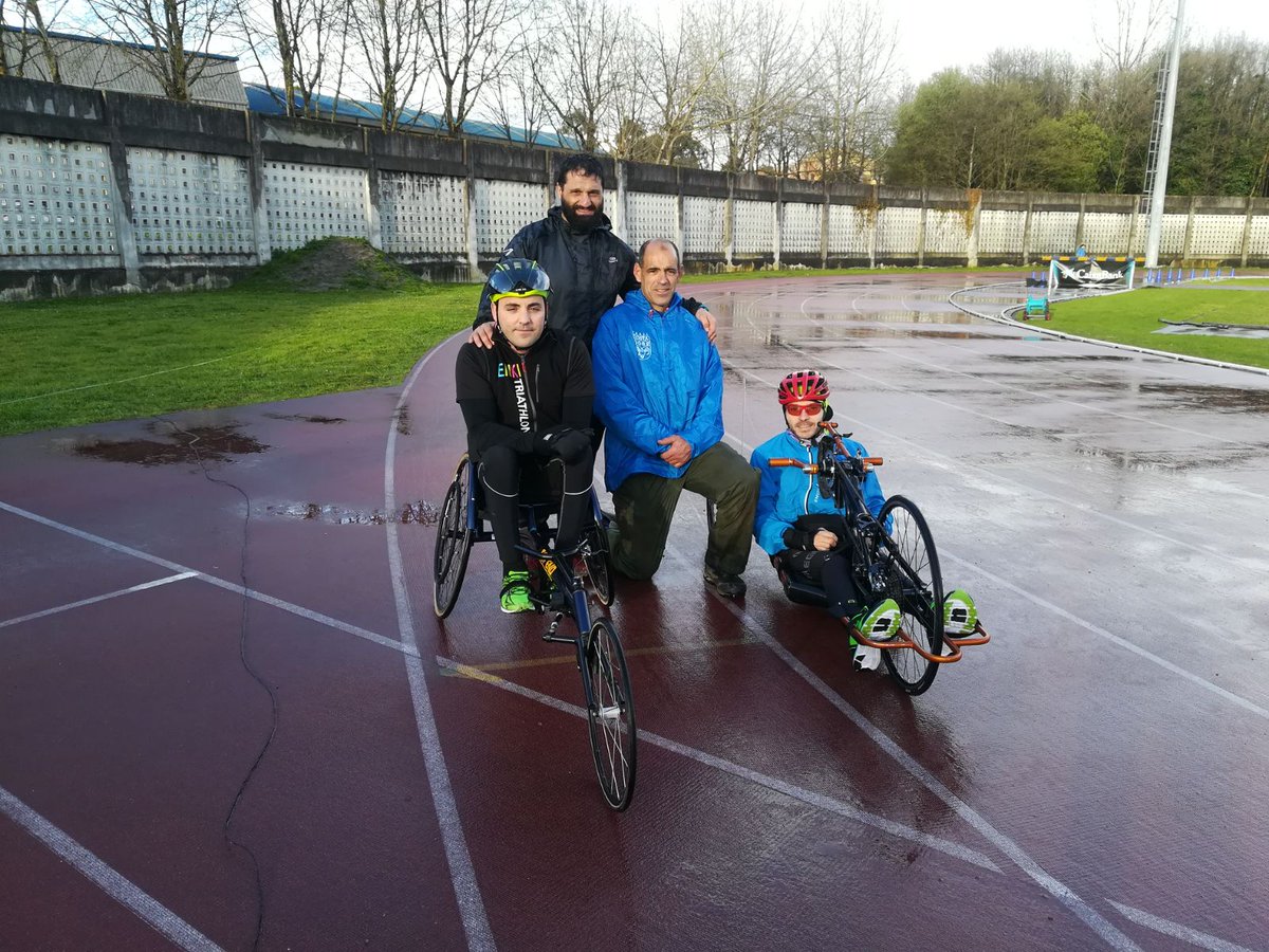 working_wheels's tweet photo. TROFEO ONCE ENKI ARCECLIMA CAS en las pistas de Atletismo de INEF en Bastiagueiro. Deporte inclusivo, por una buena causa y en gran compañía!! https://t.co/JxJIQgsnI6