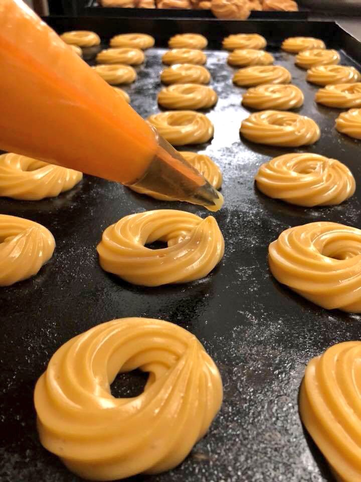 calabriaonline's tweet photo. Auguri a tutti i #papà! Ecco le #zeppole di #SanGiuseppe. Le #tradizioni che non tramontano mai!  Buona #FestaDelPapà! #Calabria #SudItalia #19Marzo #CoseBuone #Dolci #CalabriaFood #Food #Love https://t.co/eHQeXlqNGI