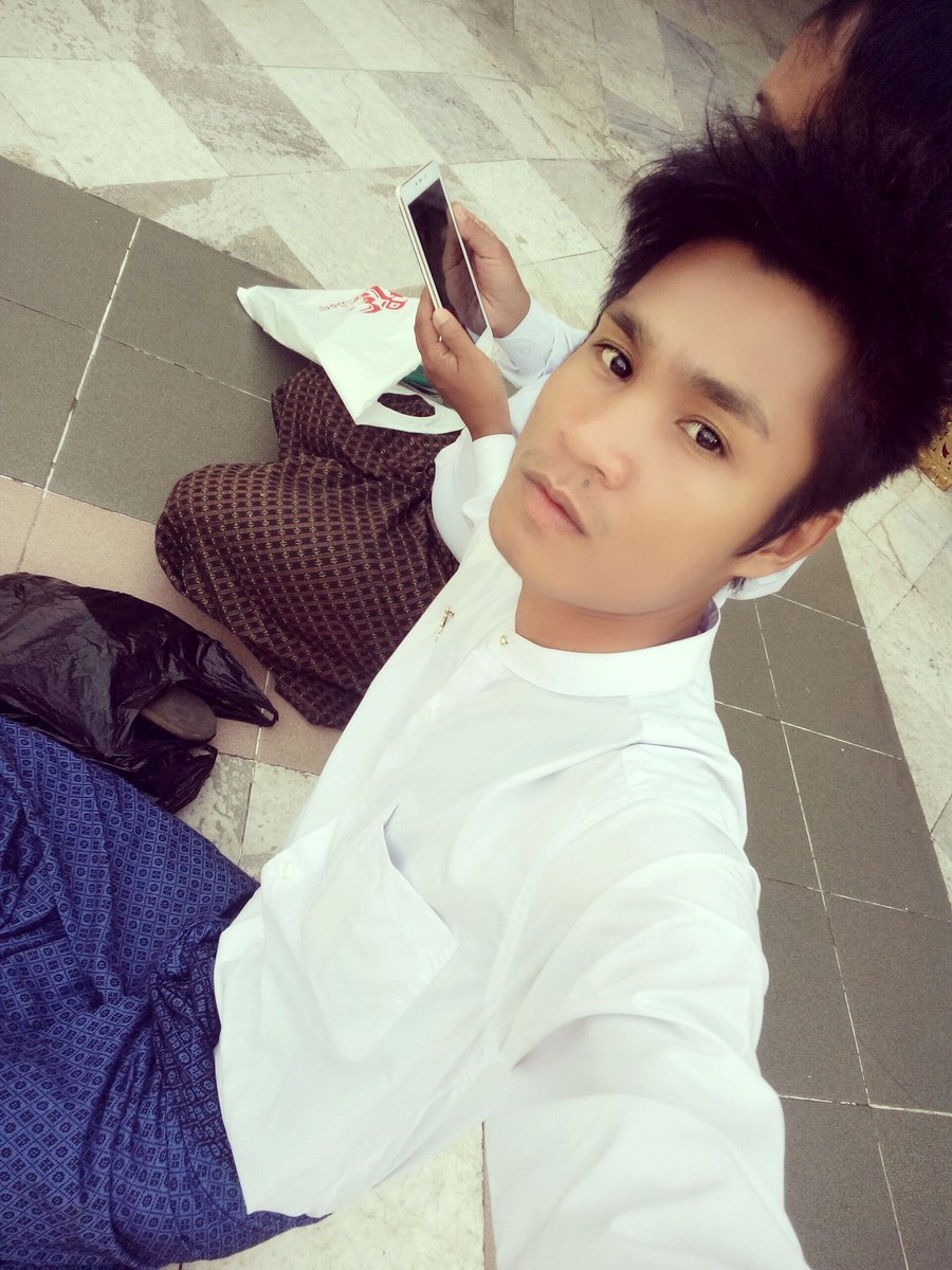 PyaeShinMin1's tweet image. အားငယ္တက္လို႔ပါ ငိုပါနဲ႕လို႕ေခ်ာ့သူမရွိဘူးကို