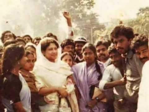 BhuiyanAnower's tweet photo. দাবী আদায়ের জন্য আন্দোলনের কোনও বিকল্প নেই !

ইতিহাস তাই বলে ?

রাজনৈতিক দাবী রাজপথেই আদায় করতে হবে
ঘরে বসে কোনও দাবী আদায় হয়না ! https://t.co/DxxIQKFgLN