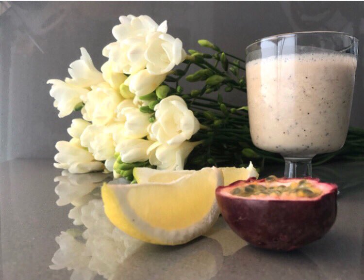 digestivenc's tweet photo. Now that the weather is getting warmer, smoothies are a great breakfast option. I decided to start my day with this delicious banana passion fruit #lowFODMAP smoothie 👌 #fodmap #lowfodmap #glutenfree #ibs #bloating #celiac #cleanfodmap #happybelly #digestivenc #digestivencrecipe https://t.co/8lJpxjWPv1