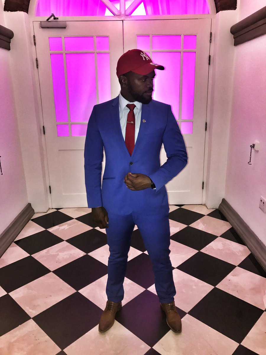 iamSivN's tweet photo. Thanks to @mmaponyane for an incredible birthday dinner , you're a gentleman , inspiration and a baas! @valdevieestate #maps28 https://t.co/Nag3I8Sqlo