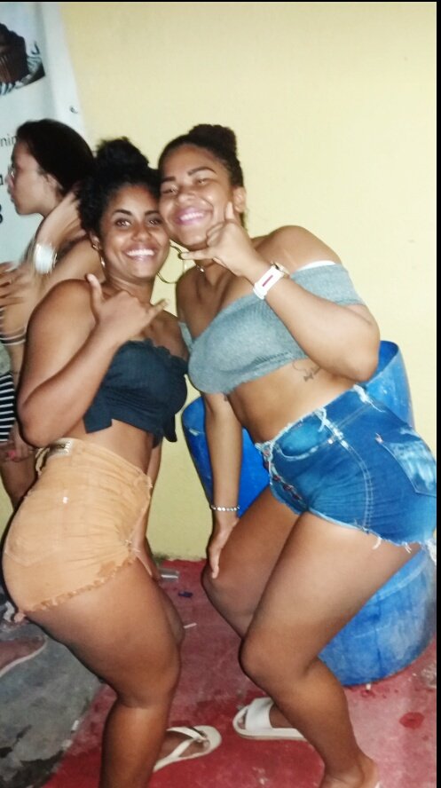 CoelhinhaSilvaa's tweet photo. Muuuitaa pressão mano !
#AMelhor 👭❤
#Pagodin 🎶💃👏
#Embrazadas 🍻🍻👌
@OpaSantos33 https://t.co/bRH9QYUR86