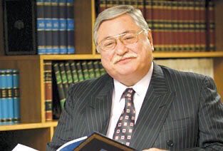 ismailsahin_27's tweet photo. 28 Şubat döneminde dik duran Hasan Celal Güzel ağabey Hakka yürüdü. Dik duruşuna, zalime karşı duruşuna biz şahidiz. Allah (cc) Rahmetiyle muamele eylesin. Mekanı cennet olsun. Amin... https://t.co/DR24c6KiAk