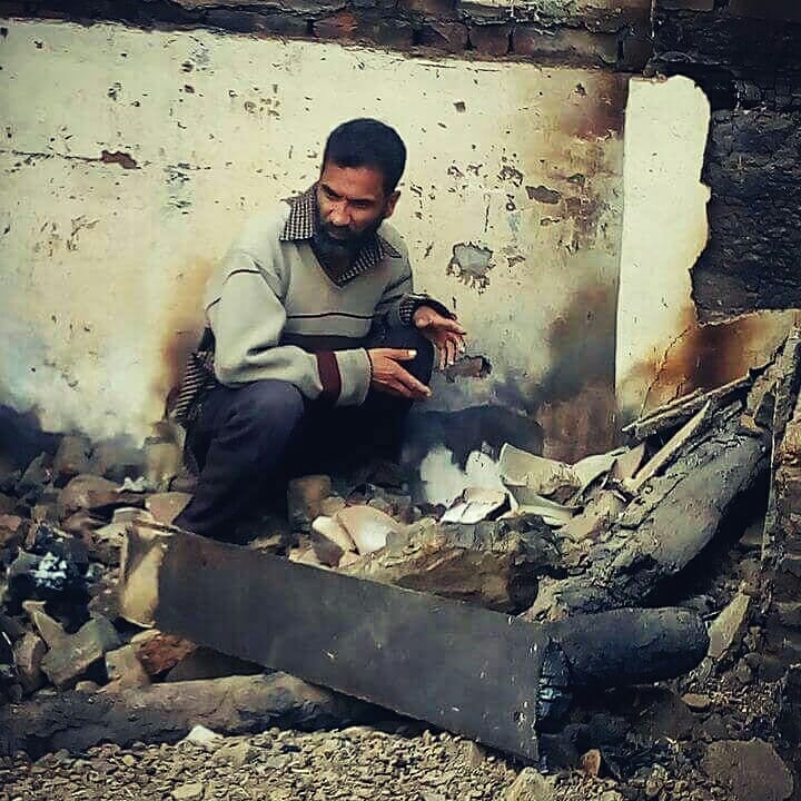 PnnPrime's tweet photo. It was only like constructed household to me " but Now they made this place shrine for me" we shall pray for you and your family they said" 
#Madhosh #Balhami
Pehle ye gar Mere liye aek makaan tha. 

Ab ye jagah Mere liye aek Aastaan hai. https://t.co/ovQ5RZqpNA