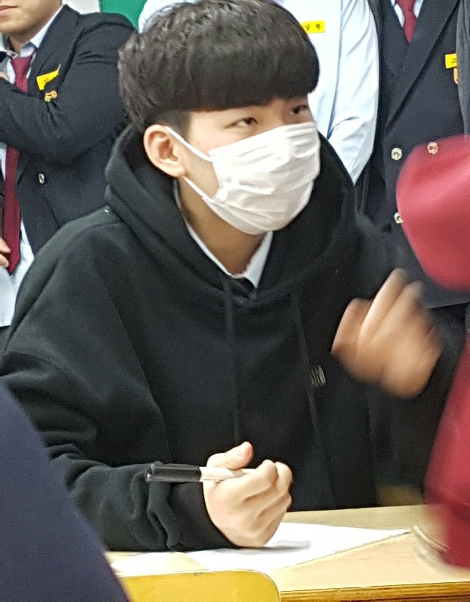jaeeeeon's tweet photo. 오늘도 학교 가서 사인해 준 재원 선수 ㅠㅠ 맛있는 건 많이 드셨나요 ㅎㅎ

#정재원 #재원 https://t.co/mBaezKv89g