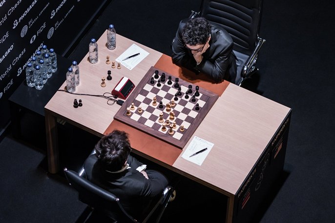 chess24com's tweet photo. Fabiano Caruana took the #BerlinCandidates lead at the halfway stage by delivering a knockout blow to pre-tournament favourite Levon Aronian! https://t.co/om6wq6bUfV #c24live https://t.co/IejsfTYsW3