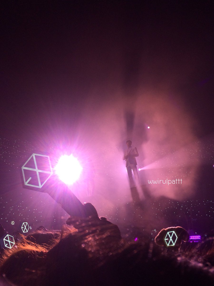 wwirulpattt's tweet photo. ถ้าที่นี่คือสวรรค์พี่ก็คือเหล่าเทวดาของน้อง 💖 #ElyXioninBKKDAY3 #chanyoel https://t.co/KPpsYDHFX9