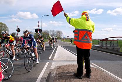 De NPSB wielerselectie zoekt verkeersregelaars voor de 4-daagse wielerwedstijd Meertour. Ben jij woonachtig in de omgeving van Wieringerwerf en lijkt je het leuk de NPSB wielerselectie te ondersteunen? Neem dan contact op met de NPSB wielerselectie via wielersport@politiesport.nl