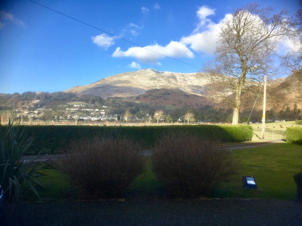 Bluebirdbnb's tweet photo. Waking up to a brand new shiny week. 
#Marvellous #Coniston #LakeDistrict #brightandchilly https://t.co/04Hs841NVb
