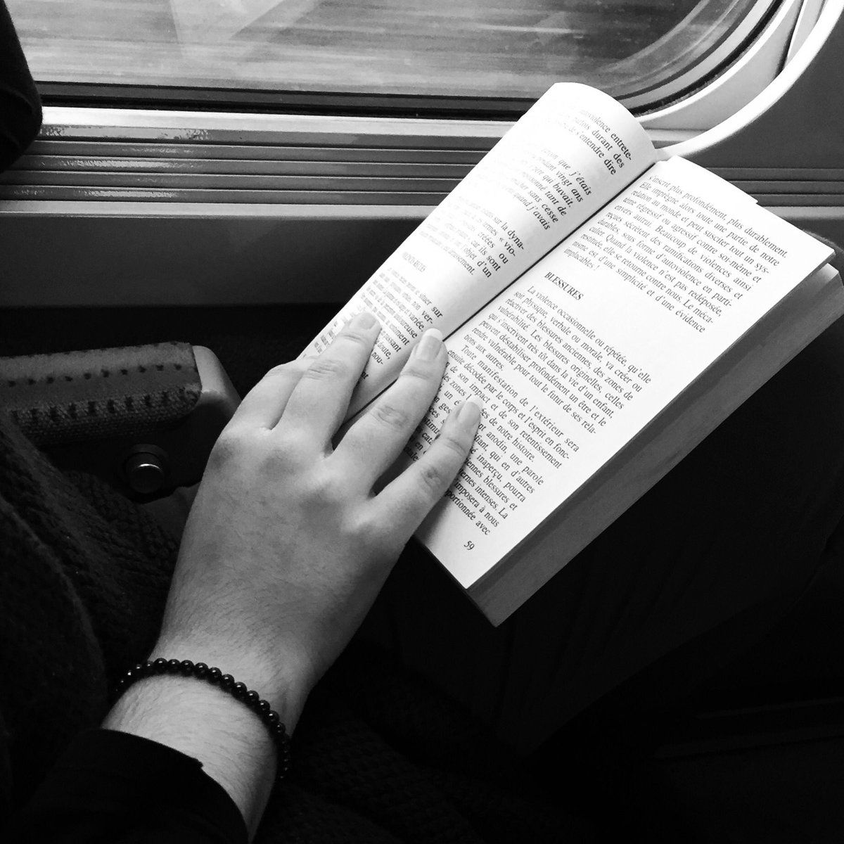mfadpp's tweet photo. ♠️ The Reader ♠️

#MFADP #iPhone #book #train #TGV

Novembre 2017, #Perpignan, #France https://t.co/QHAQotBtBn