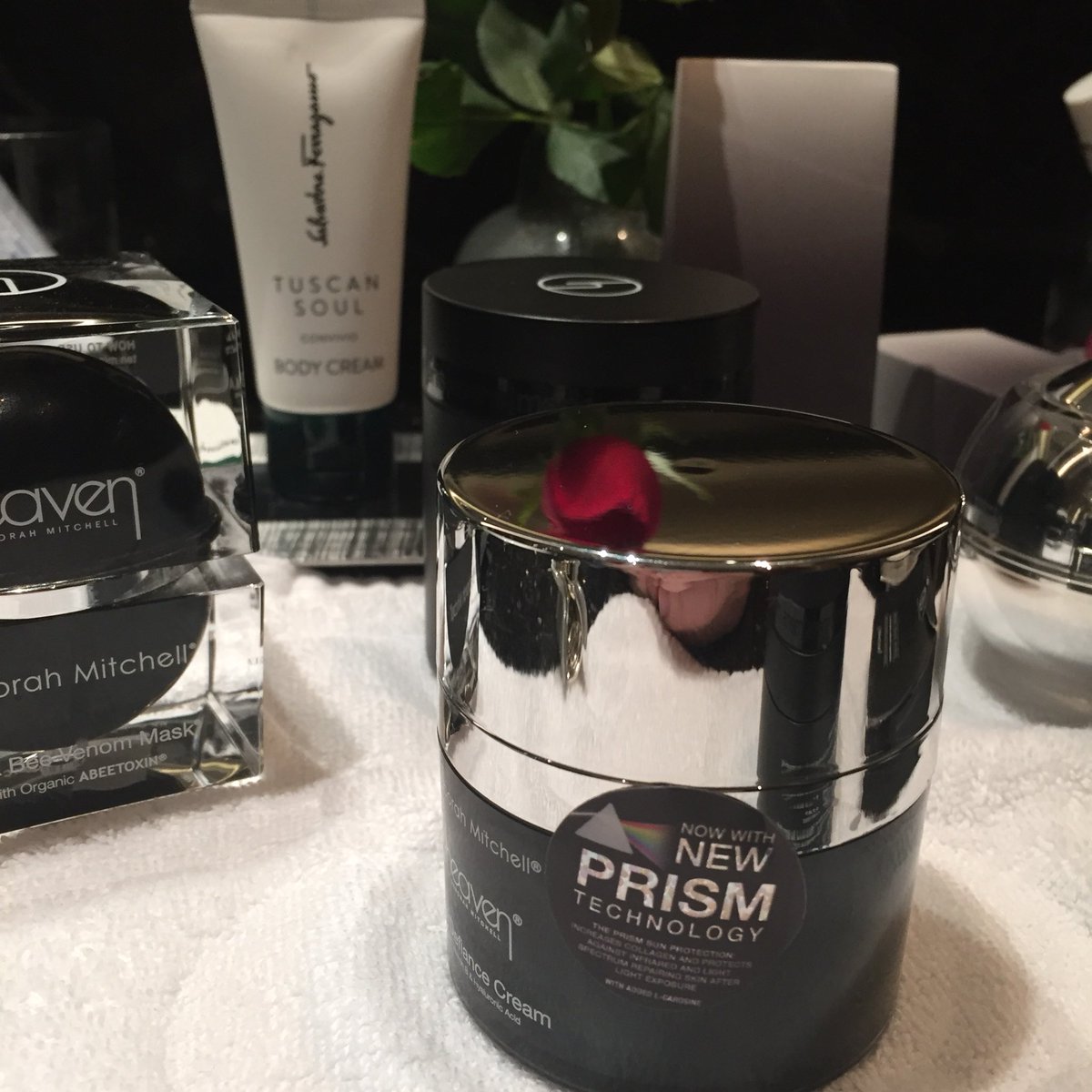 AWorldofLuxury's tweet image. It’s going to be very hot and sunny today (like everyday) so I’m preparing my skin with my @HeavenMens products.
Mustn’t forget my @heavenskincare Age Defiance Cream with #PRISM technology.
#spasofheaven