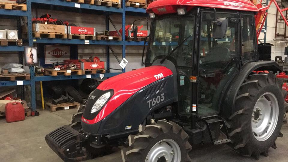 #Topoccasie om de week mee te starten! <a href="/TYMTractors/">TYM Tractors</a> T603, geschakeld, met amper 40 uren. Contacteer ons voor meer info! 
Excellente #occasion pour commencer la semaine! TYM T603, mécanique, avec à peine 40 heures. Contactez-nous pour en savoir plus! 
bit.ly/2FWHdzC