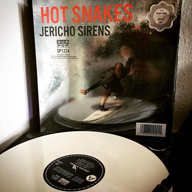 Krawallnadel's tweet image. #instagram #endlichda!!! @hotsnakesband #jerichosirens #surfingonwhitevinyl @subpop #great #phenomenal #hotsnakes #subpop #maybealbumoftheyear