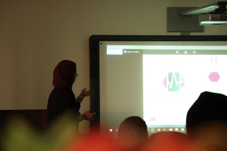 omanis_1's tweet photo. تقديم ورشة تصميم الشعارات
للمصصمة امتثال القطيطية
@emtithal_design 
#ملتقى_بكسل2 https://t.co/zka0PiaDy1