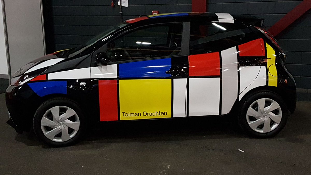 Het is bijna zover! Morgen en overmorgen is het tijd voor Ondernemersplein Drachten <a href="/WTCBCDN/">BCDN</a> 2018! Morgen te bewonderen op het plein: de auto van Tolman Drachten, helemaal in De Stijl! 
En heb jij de borden al gespot?