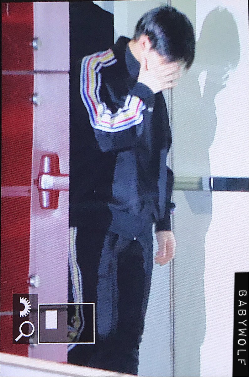 babywolf_0510's tweet photo. 🐺180319 퇴근
#배진영 #진영  
수고했어..... https://t.co/uSZ5yVJ2fD