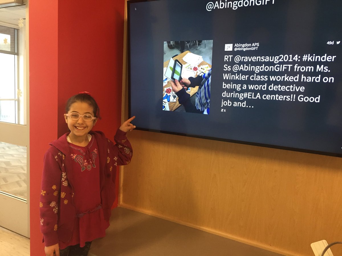3rd grader enjoying Abingdon Twitter display! <a href="/AbingdonGIFT/">Abingdon APS</a>