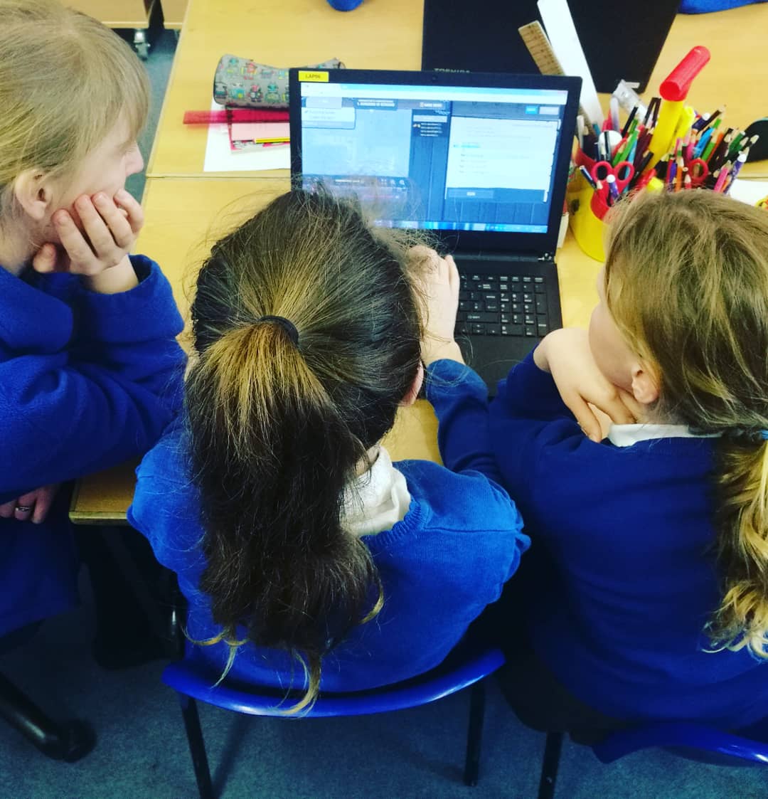DriftITServices's tweet image. Such a fun morning at #SheetPrimarySchool for their #STEAMweek!!!
#offlinecoding with Y3/4 and @codecombat with Y5/6!
#DriftonTour!