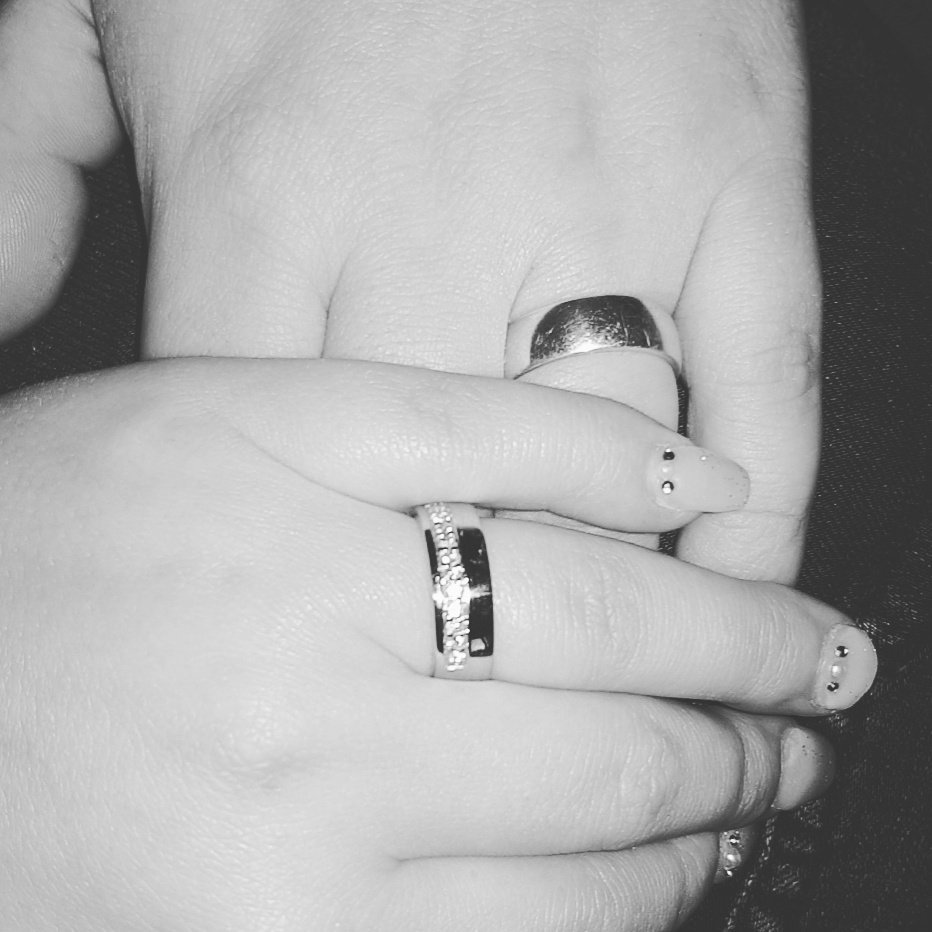 RoniaPersson's tweet photo. We just happend to get married this saturday after almost 10 years togheter. ❤ https://t.co/OKu1sLK1Rk
