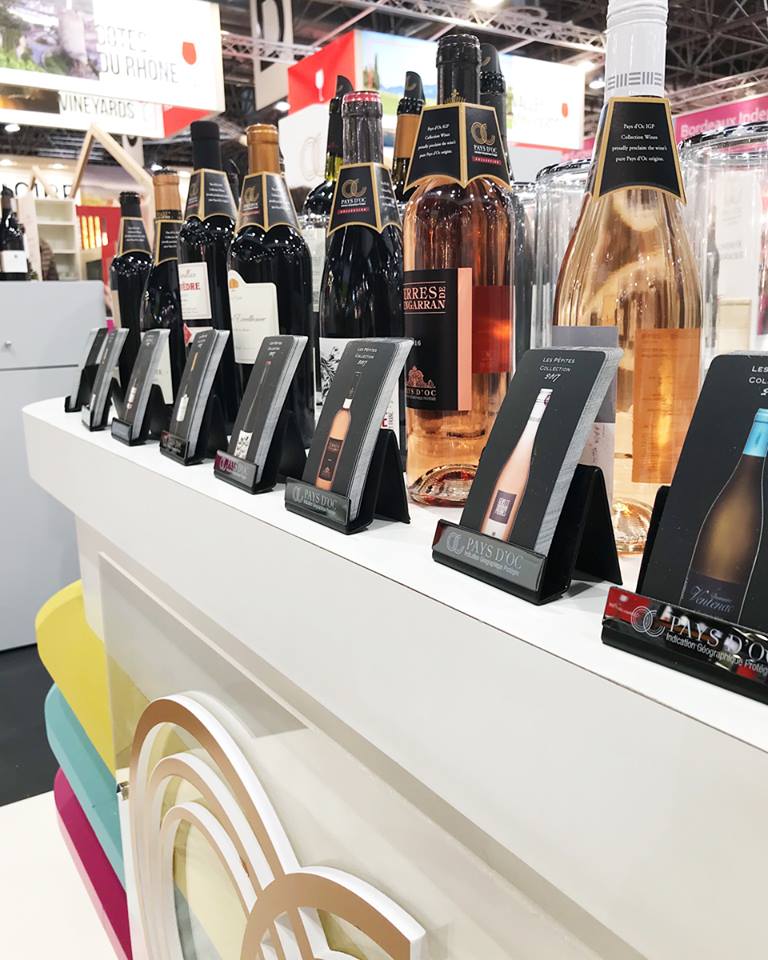 Le salon <a href="/ProWein/">ProWein</a> à ouvert ses portes ce dimanche et les vins Pays d'Oc IGP sont bien sûr présents (Hall 11 stand E60) aux cotés de 16 domaines.
Au programme : des accords "Vin &amp; Poulet", dégustation des cuvées #PaysdOcCollection 2017 et une surprise musicale #TastePaysdOc