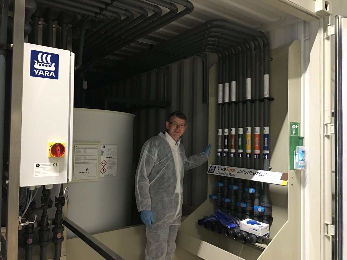 terje_knutsen's tweet photo. Visiting @yara’s #Easyfeed concept at Le Jardin de Rabelais, the best producer of tasty #cherrytomatoes in France. Easyfeed is a complete #plugandplay #cropnutrition solution for the greenhouse grower in a container:#Substrafeed range, dosage & #fertigation program. Fantastic👍 https://t.co/FClAb2NNtJ