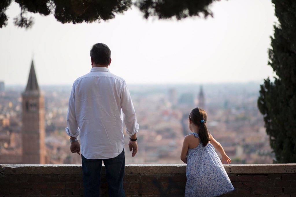 Il #papa' secondo Sofia: il mio papà è molto #bilanciato, perché quando lavora è molto serio ma quando gioca e fa gli scherzi è divertentissimo ❤️ che dire di più? Auguri papo <a href="/alberto_buratto/">Alberto Buratto</a> #festadelpapa #19marzo2018