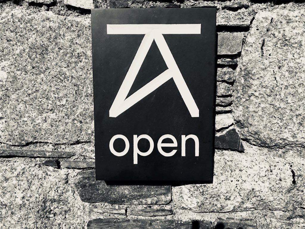 aosdanaiona's tweet photo. Yay, we’re open @aosdanaiona new displays, new designers and the sun is out #SS18 #HappyDay https://t.co/liXAkg9al8