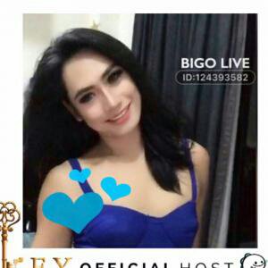 CArgaretha's tweet photo. OMG! Kamu harus melihat ini. #BIGOLIVE > #star  make up + goyang .  
https://t.co/8w5CI1wFbH https://t.co/UfugIMJF7g