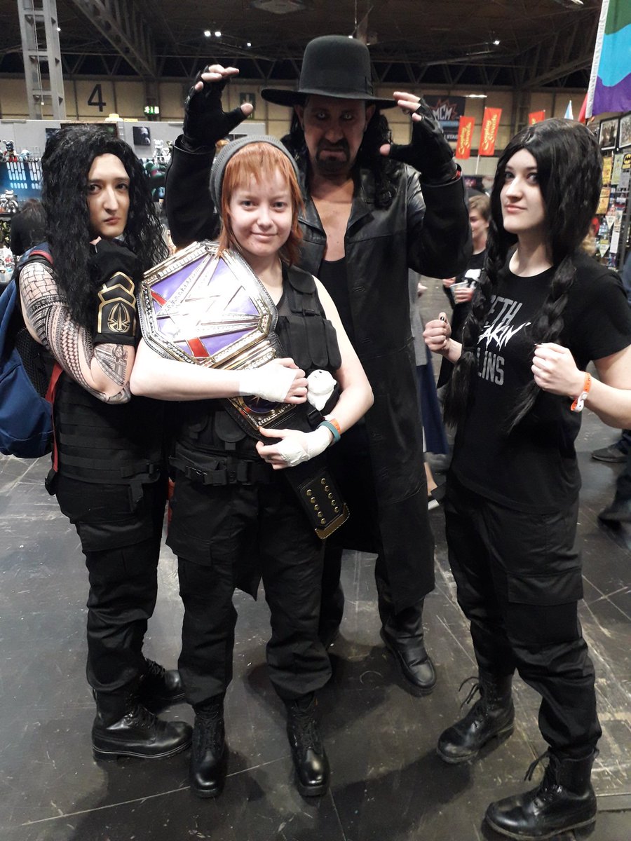 Wwc_Online's tweet photo. #MondayMotivation when we see there are wrestling cosplayers hanging around π #HaveANiceDay #AnyManWithTwoHands #What #TheLunatic #TheSheild #ThePhenom https://t.co/urxGUYqHOM