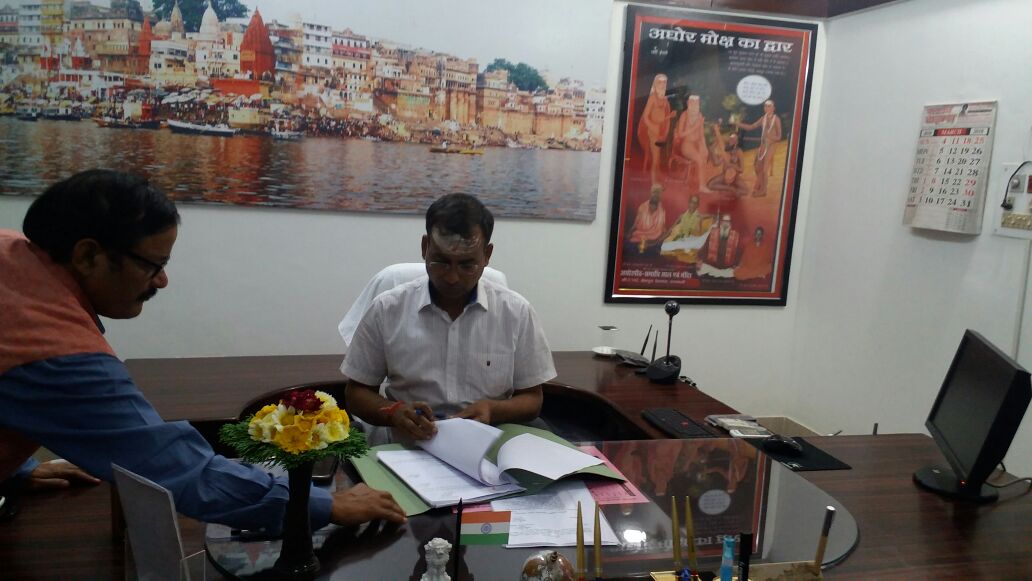 New divisional commissioner Deepak Agrawal assumed office at Varanasi. He replaced Nitin Ramesh Gokarn