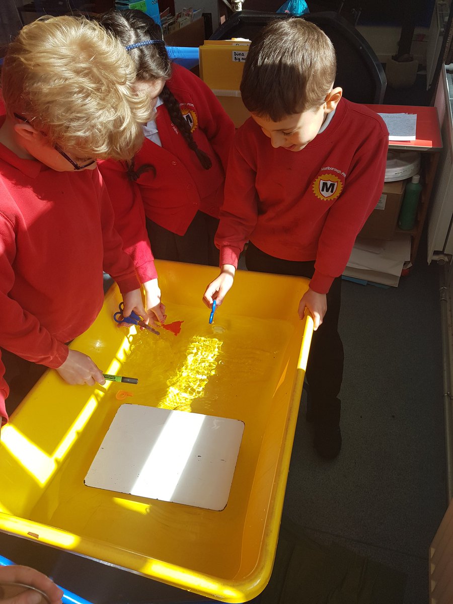 MPS2021's tweet photo. #floating #sinking #prediction #testingpredictions #hypothysis choosing classroom objects #discussion #LearningPartners https://t.co/7n6CGBseLN