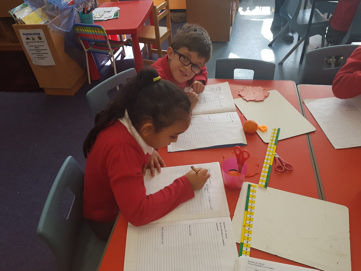MPS2021's tweet photo. #floating #sinking #prediction #testingpredictions #hypothysis choosing classroom objects #discussion #LearningPartners https://t.co/7n6CGBseLN