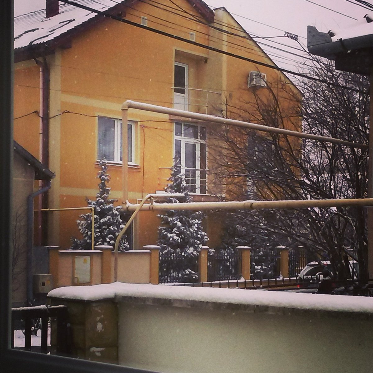 Roby_LS's tweet photo. View from my front window in my new house! :) #Romania #Europe #Snow #SnowyDay #TakesMyPainAway 😊 https://t.co/0ENhluCBAo