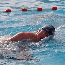 Havo-5 leerling Sven Elfferich is nationaal kampioen openwaterzwemmen op de 1000 meter en tweede op de wereldranglijst ijszwemmen. Hoe hij school en zwemtraining combineert? Lees het interview  en bekijkt de mini-documentaire.
bit.ly/2G4Z22x