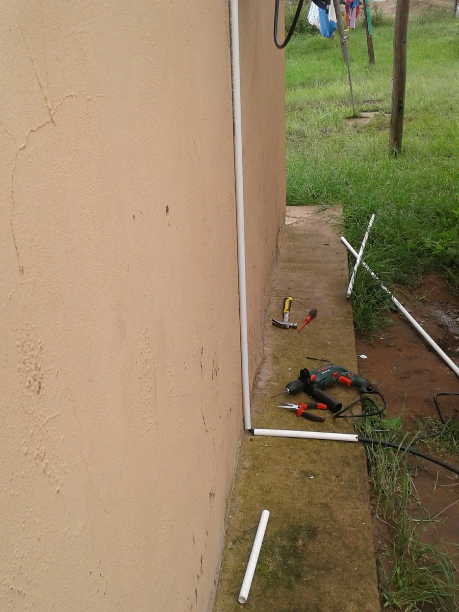 JimmyLewu's tweet photo. Kasi electricians https://t.co/6PTgW67xAx