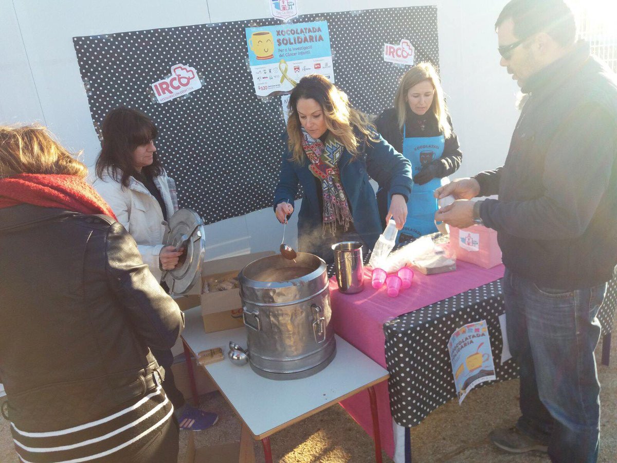 ajalmassora's tweet photo. El divendres repartim xocolata i dolços a canvi d'un donatiu per  a l'Hospital Sant Joan de Déu de Barcelona. A partir de les 5, berenar solidari i tallers infantils a la plaça Pere Cornell. https://t.co/wk9sLr18PA https://t.co/xTCJVP7HuA