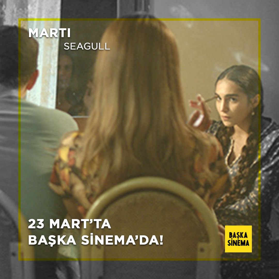 Baska_Sinema's tweet photo. İzmir'in Torbalı ilçesinde geçen hikayede Yakup küçük bir tavuk çiftliğinde bakıcı olarak çalışmaktadır. Genç karısı Mediha ile oldukça tekdüze bir hayat sürerlerken, çiftliğe Rıza ve karısı Nurgül gelir... @MartiFilmi 23 Mart'ta #BaşkaSinema'da! https://t.co/0FuhuHzw65