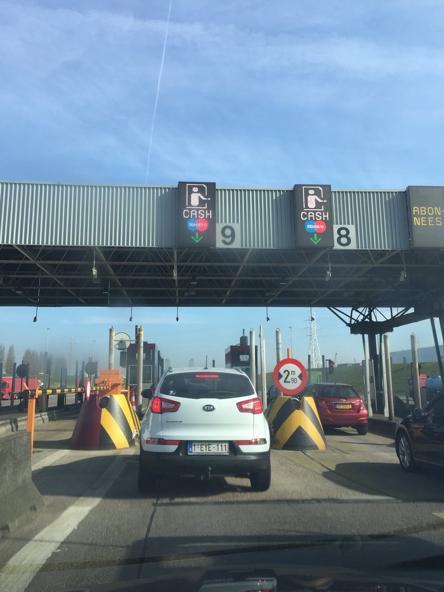 Schande dat #liefkenshoektunnel niet tolvrij is bij anderhalf uur file aan #kennedytunnel. #onbegrijpelijk #mobiliteit #belgie