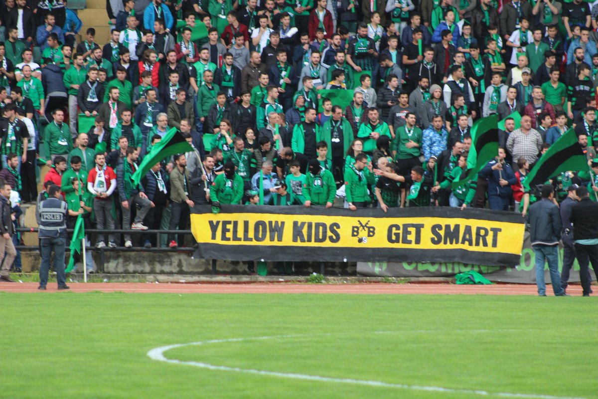 Kocaelispor taraftarından YPG'ye destek pankartı açan Dortmund taraftarına gönderme; 'Sarı bebeler, akıllı olun!' (Foto: <a href="/GokhannBesiktas/">Gökhan Beşiktaş</a>)