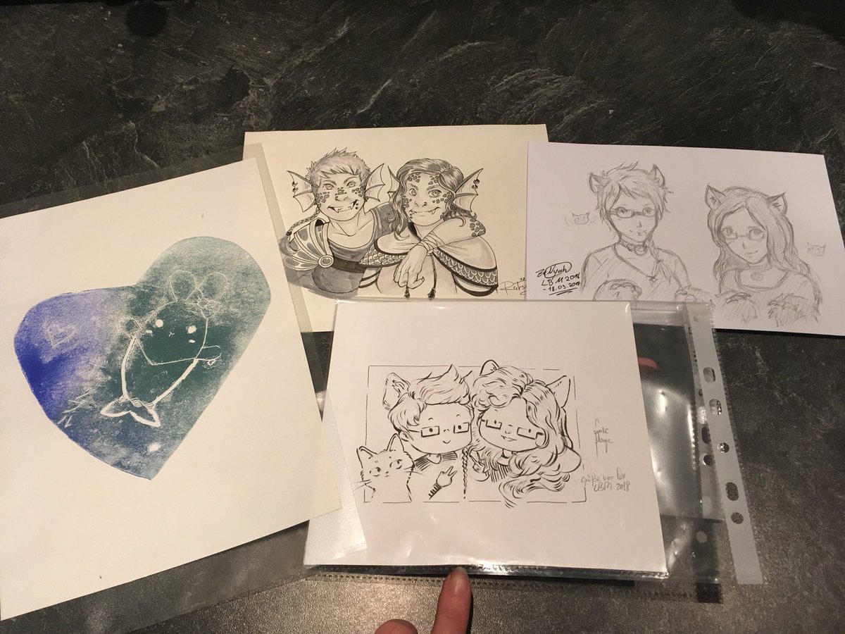 AngisNightmare's tweet photo. Ausbeute LBM/MCC Tag 3
Commissions,Prints,Sticker, Lesezeichen & ein ganz besonderes Narutobild(das ich nicht zeige,weil meins und nicht jugendfrei X3)
Danke an die Künstler für die tollen CommisX3
#MCC2018 #lbm2018 @Zwitschereva #pietmaen @yumkeks @synticfaye #Zenyah #Ratsey https://t.co/bs4vB1o8bb
