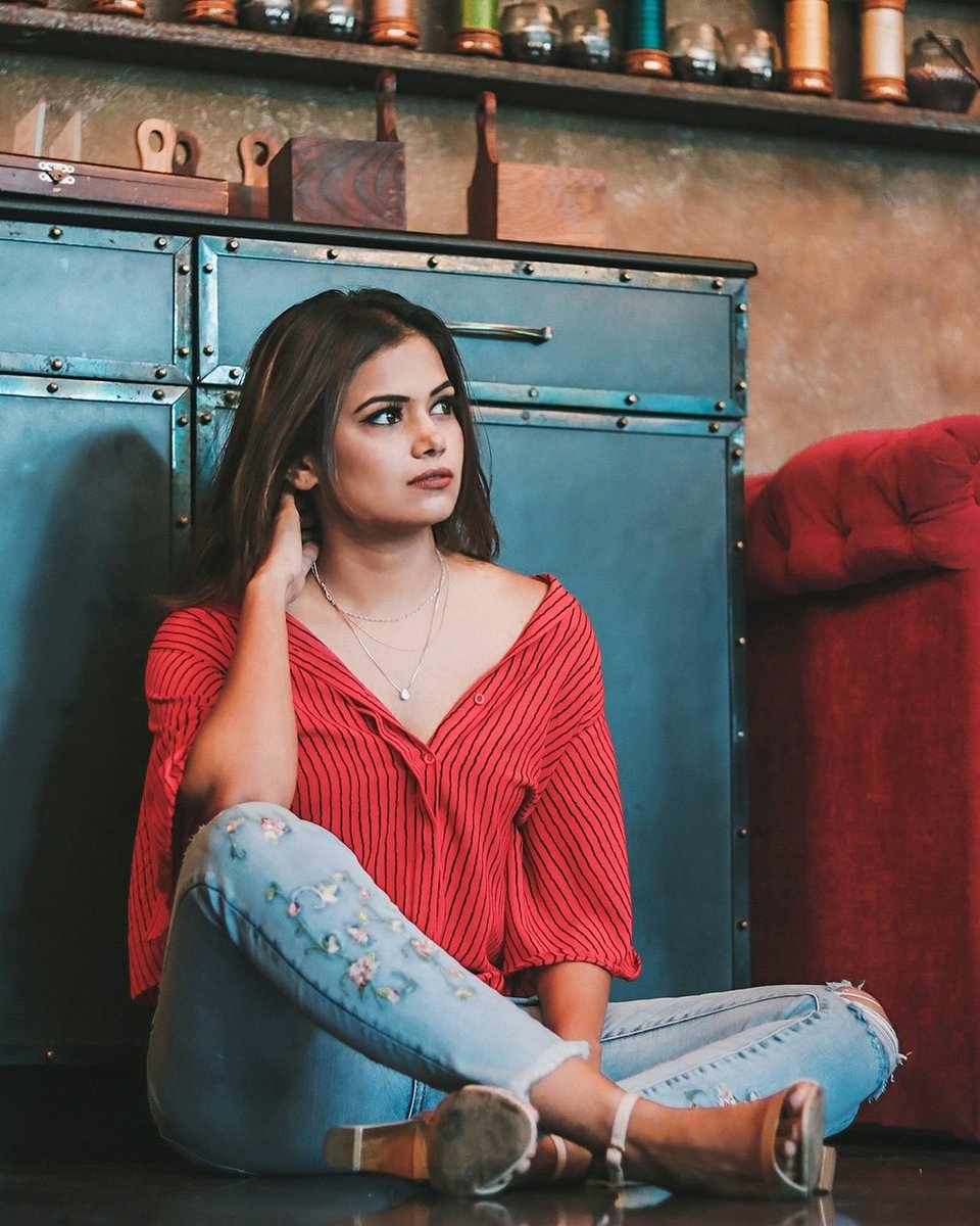 Dimpi_Sanghvi's tweet photo. New season calls for a new wardrobe🌻☀ As the temperature continues to rise, give your style a revamp with some fresh summer outfit from @PaytmMall - https://t.co/vrzXeZoNmO ♥
#wardrobesecrets #paytmstore #paytm #paytmkaro #mumbaifashionbloggers #mumbailifestyleblogger https://t.co/VcuzAPPDZH