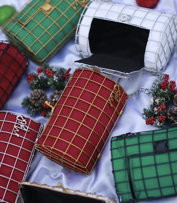 __mykba's tweet photo. I know what I want for my Easter gift 😩😩😩. A myth bag😩 #mythhouse https://t.co/gHm1J7HtcX