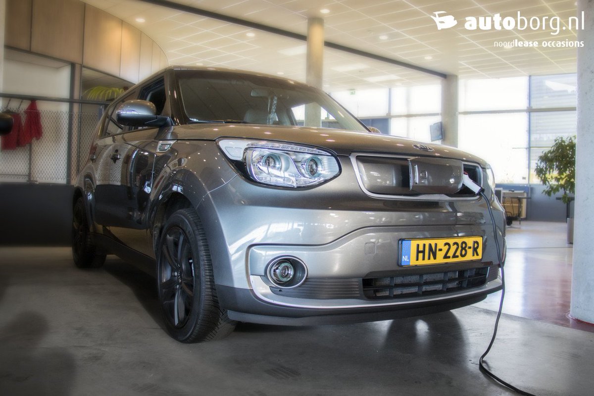 Nog maar 13.692 kilometer op de teller en volledig #elektrisch. Met deze luxe #Kia #Soul #EV ga je duurzaam op weg! Kom jij naar #Autoborg voor een proefrit? bit.ly/2FKhs9r