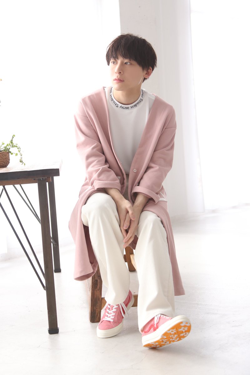 工藤大輝×PINK LUSHコラボアイテム「裏毛ノーカラーVネックJKT」が登場