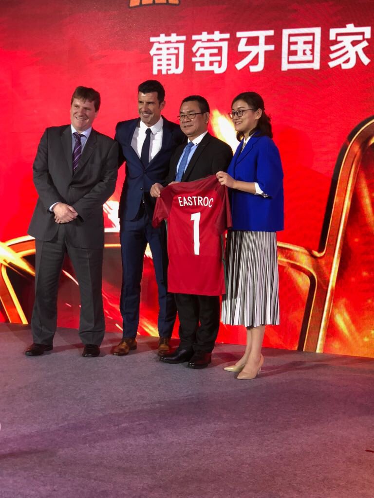 FCTlegends's tweet photo. Working day in #chengdu with @LuisFigo and #eastroc, @selecaoportugal official energy drink ⚽️ #Portugal #Figo #brandambassador #sponsorship #fpf #fwc2018 #russia2018 https://t.co/LCfWzCnyNJ