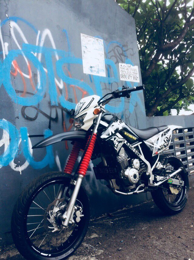 Doyan bgt nyender 😄✌🏻 #klx150 #supemoto_depok